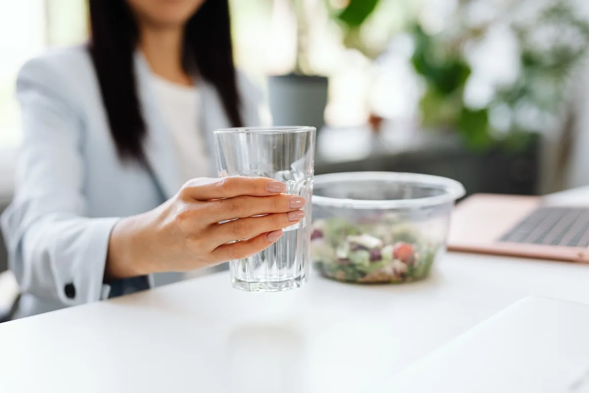 How can you master healthy eating for busy schedules without spending hours in the kitchen?