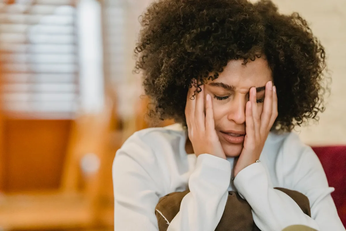 How can you recognize negative thought patterns in daily life?